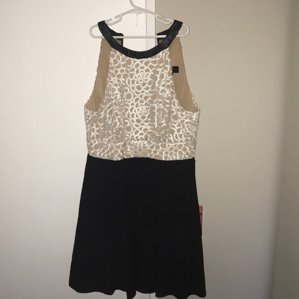 ABS fit and flare with pockets